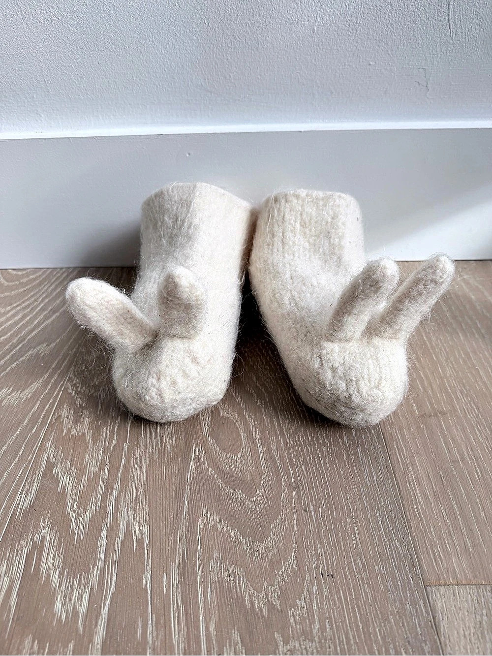 Bunny slippers in Cream women’s 8.5-9